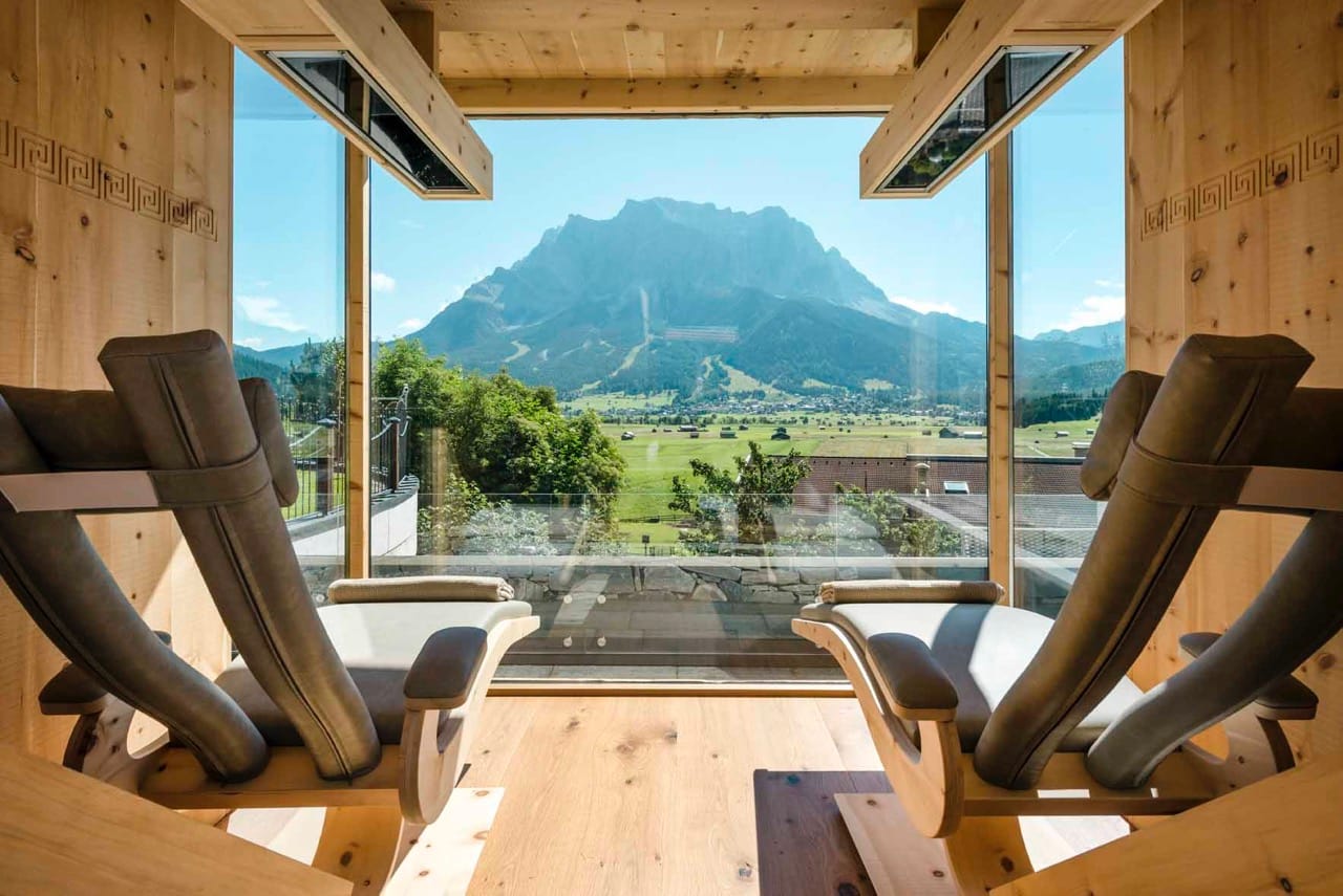 Schon allein der Sonnenaufgang über der Zugspitze ist eine Reise wert – so möchte man jeden Tag beginnen