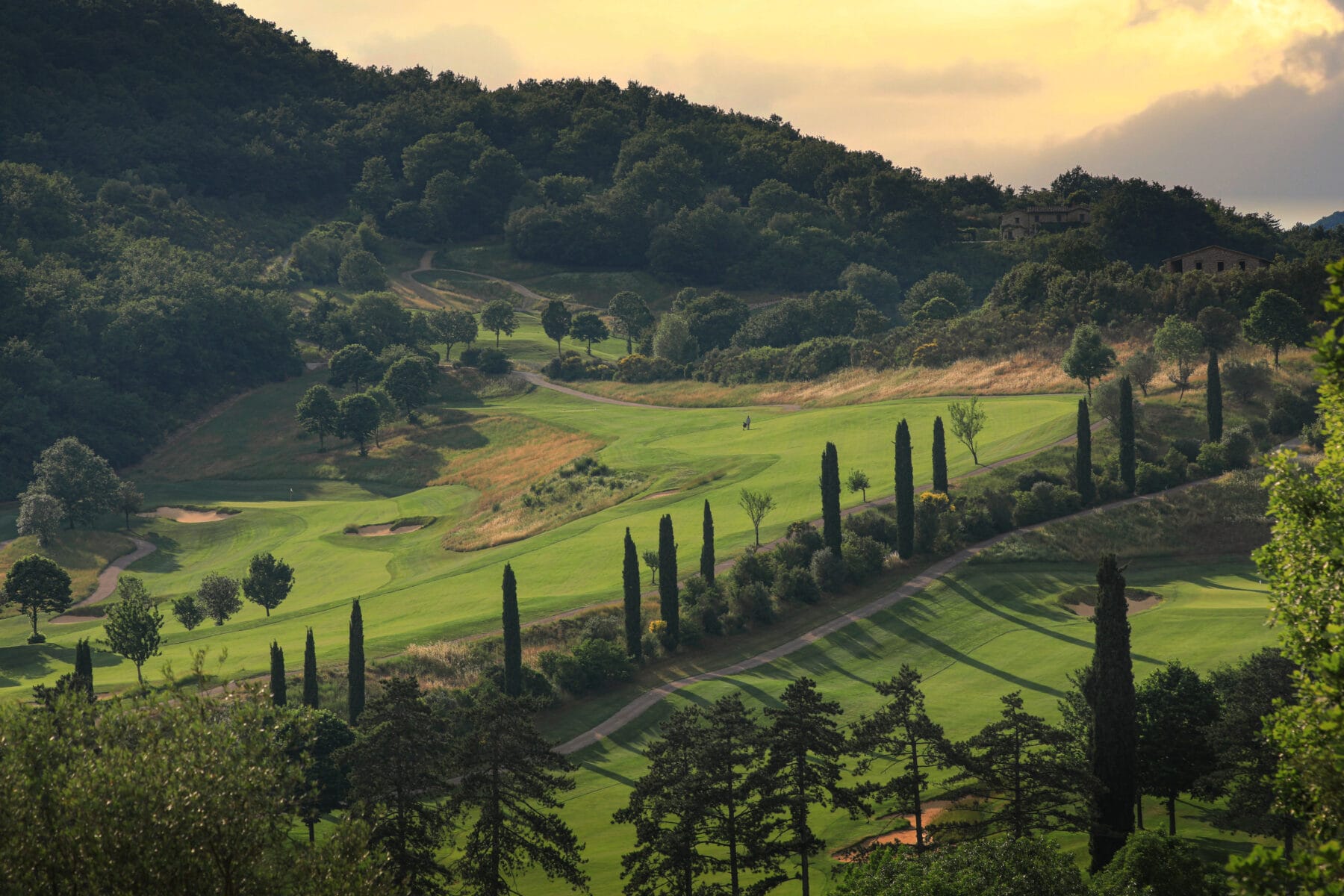 Antognolla Golf Club in Umbrien, Morgenstimmung über den Fairways