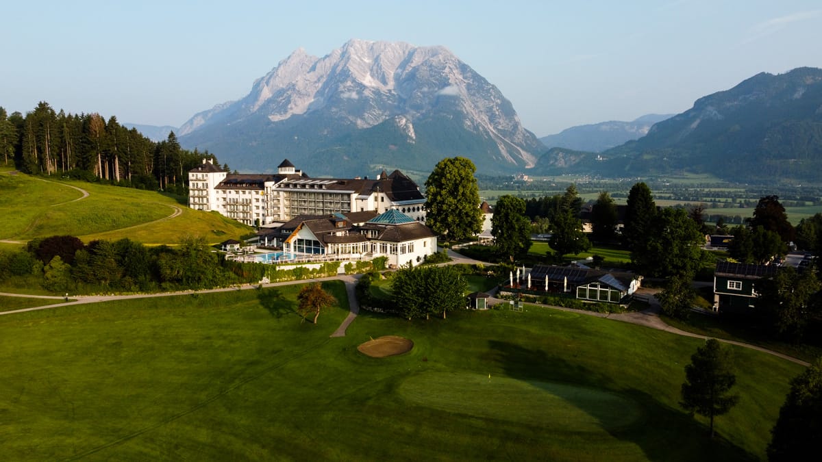 Golf, wo der Grimming die Kulisse hält