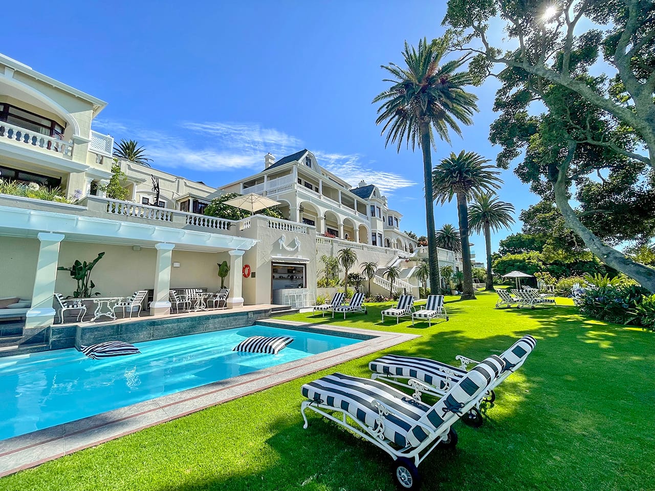 Das Relais & Châteaux Ellerman House liegt oberhalb der Bantry Bay in Kapstadt und bietet absolute
