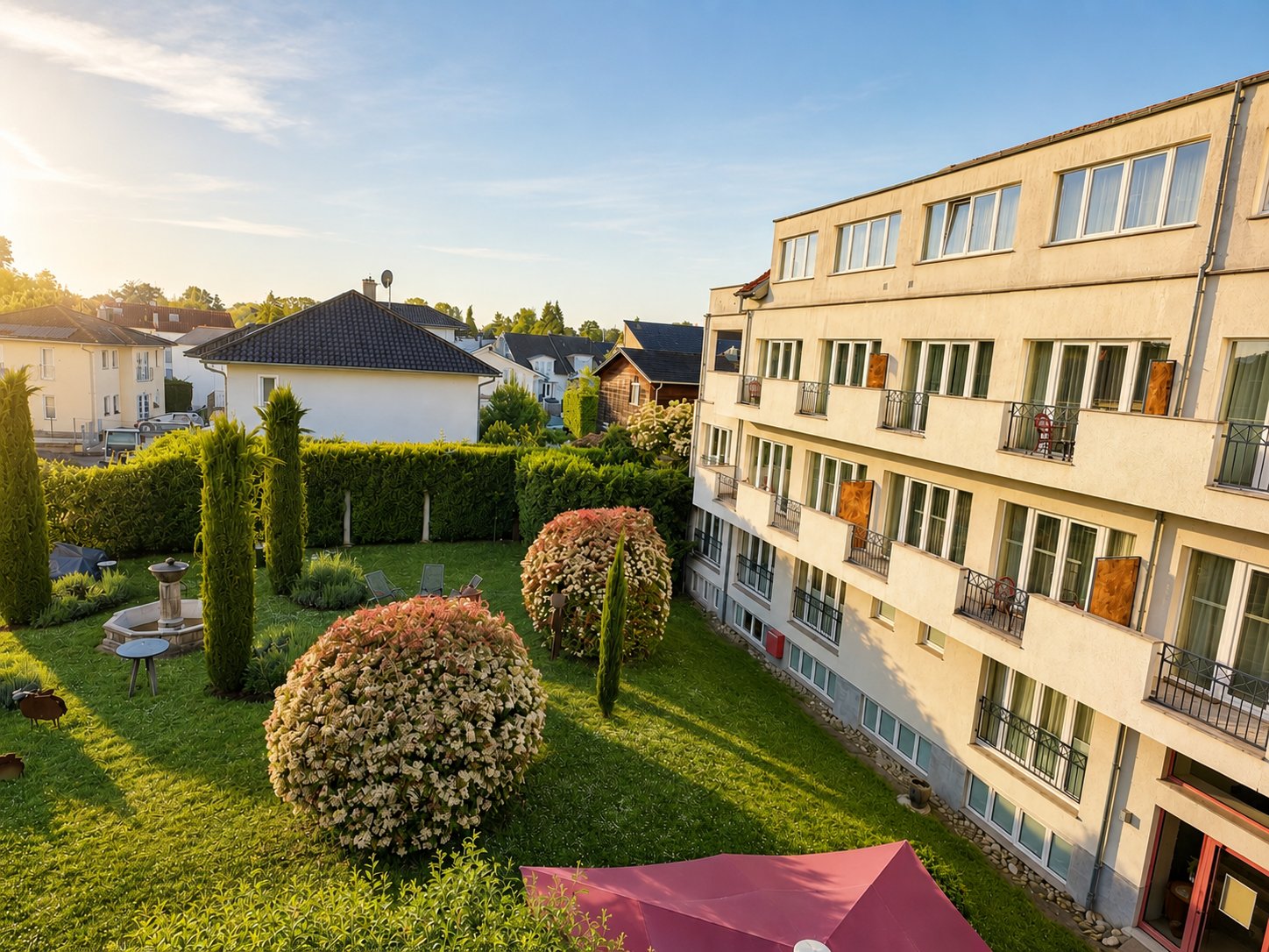 Niedrige Bauten, viel Grün, keine Hektik. Sieben Autominuten trennen das hier vom Golf Club St. Leon-Rot.