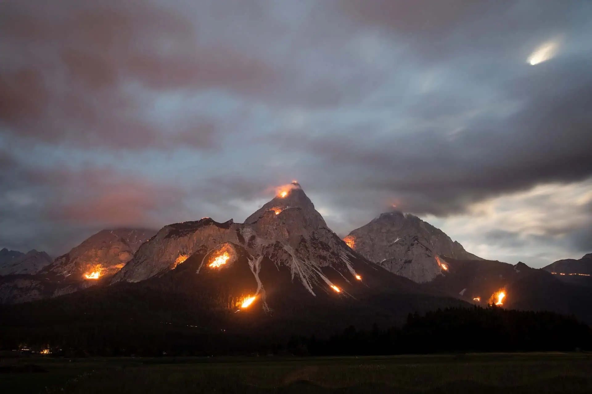 Juni-Event: Berge in Flammen