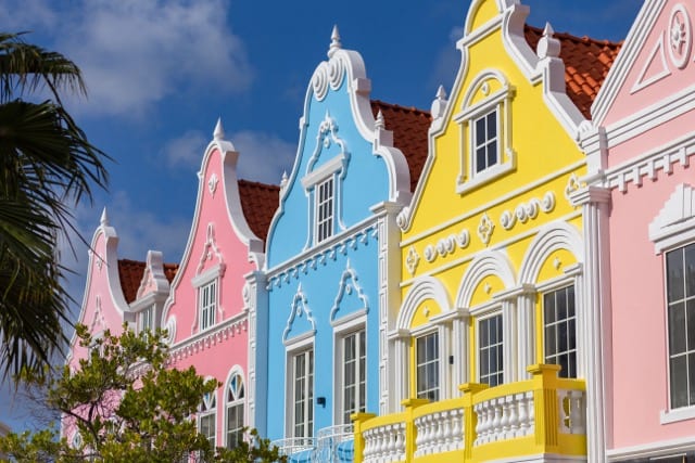 Mach einen Bummel durch Oranjestad