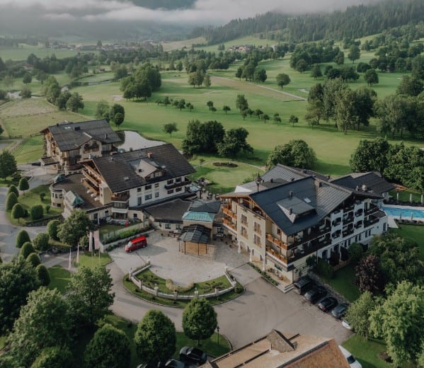 Golfhotel. Golfplatz. Golfgondel. Golfurlaub