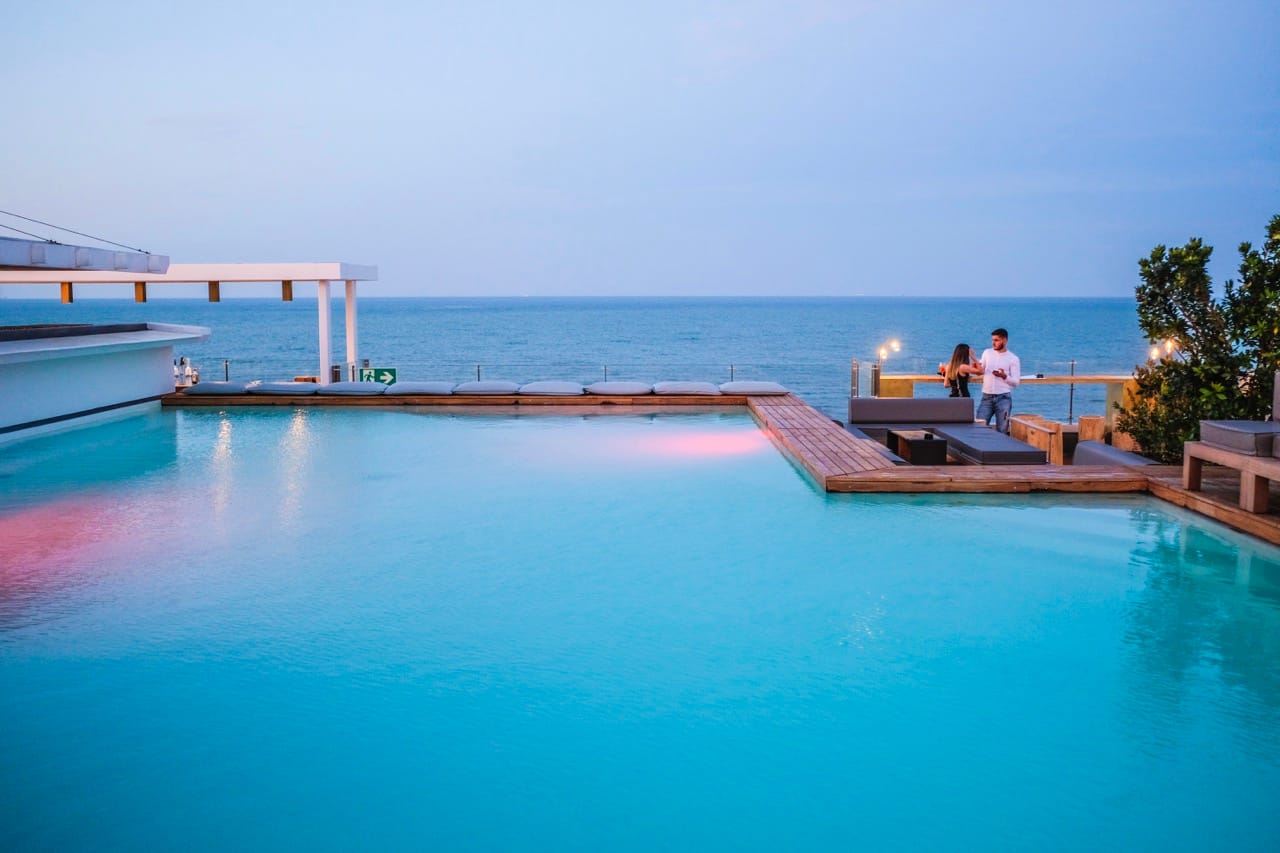 Schicke Lokale mit Dachterrasse oder Pool