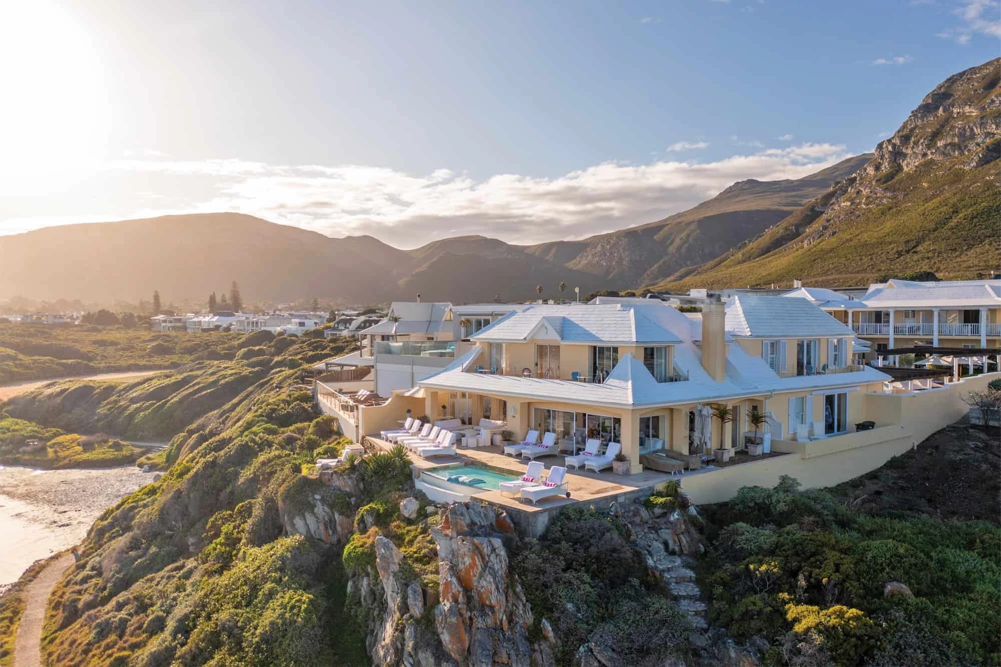 Das Birkenhead House steht auf einem Felsen direkt über dem Meer