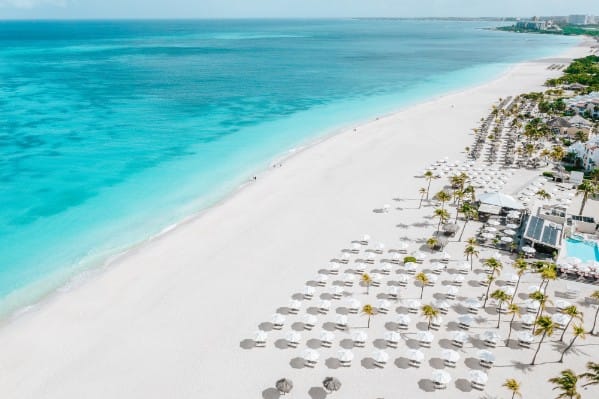 Das Bucuti &amp; Tara Beach Resort ist ein intimes Adults-only-Refugium direkt am legendären Eagle Beach – einem